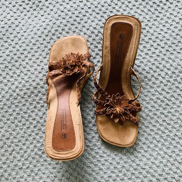 Vintage Shoes - Vintage Floral Square Toe Heel Thong Sandals 6.5